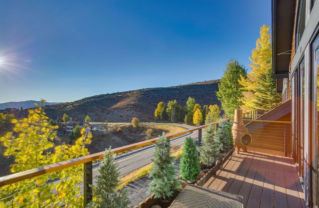 Chic Colorado Escape w/Balcony & Mountain Views!