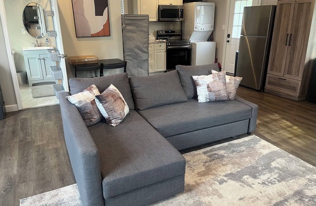 Chic comfortable studio with WiFi and AC in enchanting Mableton