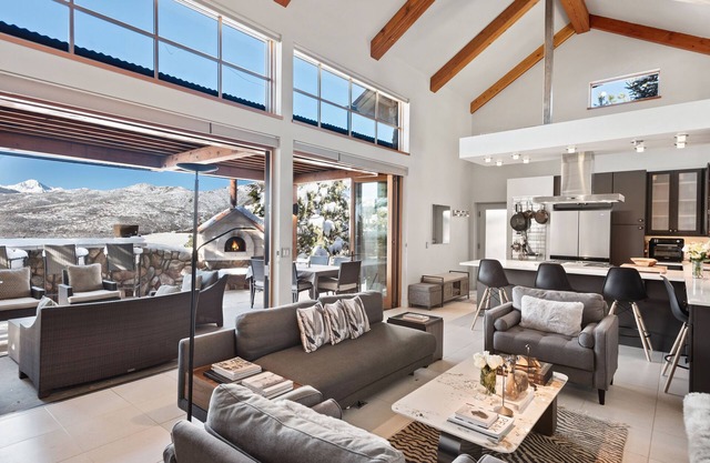 Chic, Contemporary Mountain Statement