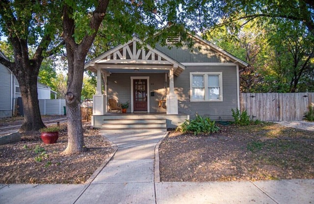 Chic Downtown Farmhouse with Garden and BBQ Grill