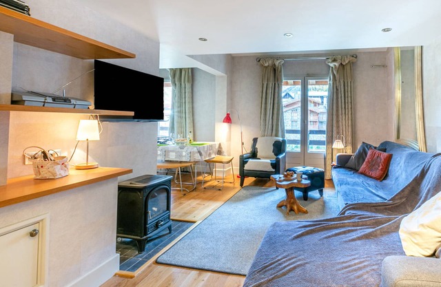 Chic Duplex with WiFi, Parking, Balcony, and Close to Val-d’Isère Village