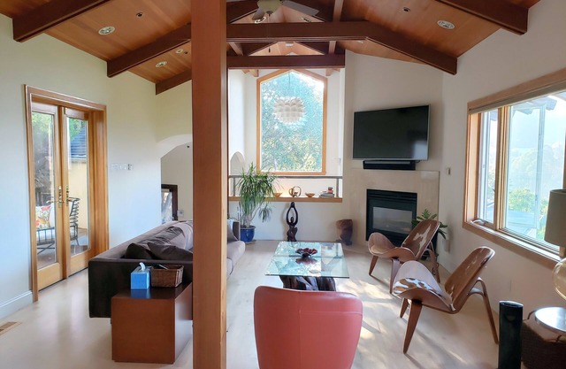 CHIC & EXCLUSIVE HOME IN GATED TRANQUIL SETTING WITH GORGEOUS VIEWS