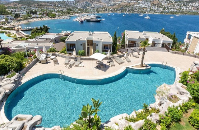 Chic Flat w Balcony 2 min to Beach in Bodrum