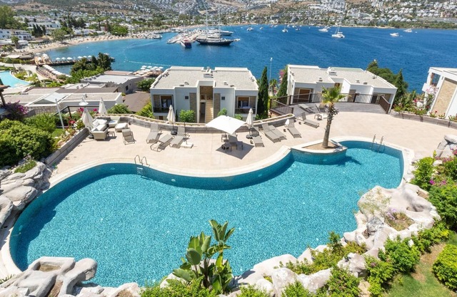 Chic Flat w Balcony 2 min to Beach in Bodrum