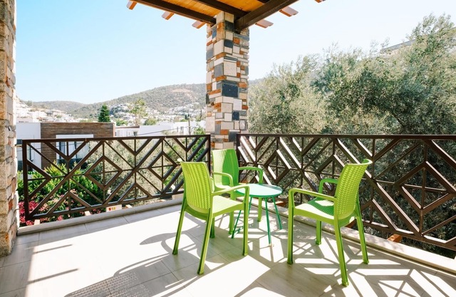 Chic Flat w Balcony 3 min to Beach in Bodrum