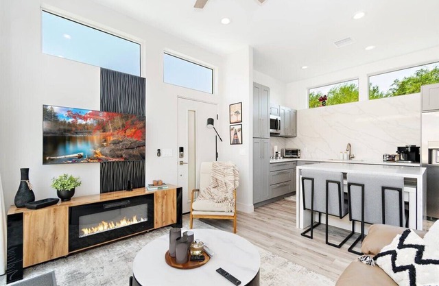 Chic Guesthouse in Cathedral City. Great for couples & traveling professionals!