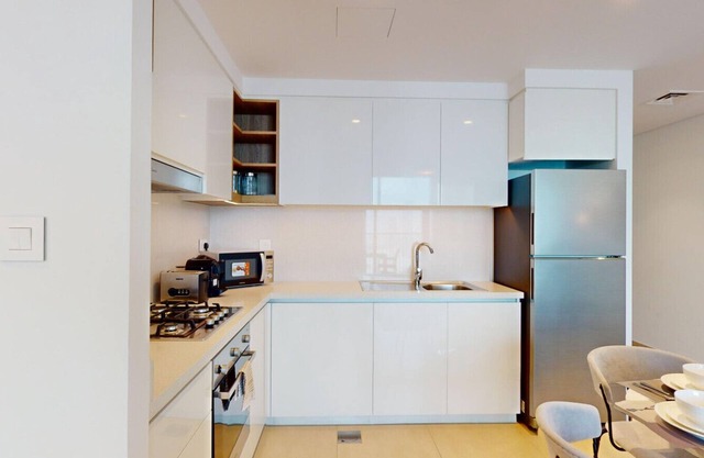 Chic High Rise 1 Bed l Pool Access with Burj Views