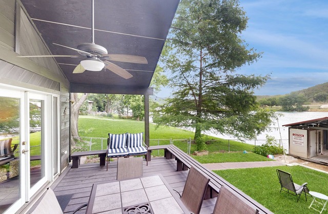 Chic home on Lake Austin with dock, lovely deck, vibrant interior & views