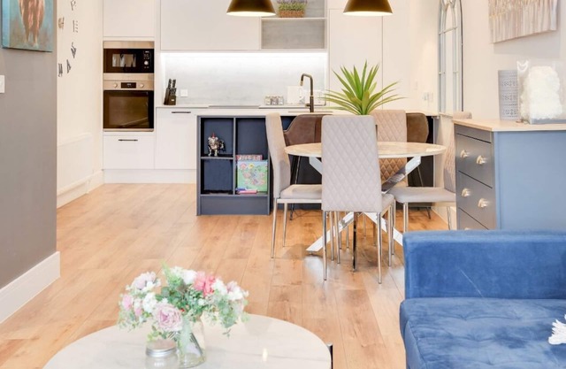 Chic & Modern 1BR City Centre Nr Cliffs Pavillion by Luxiety Stays