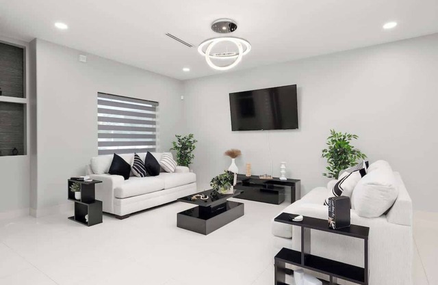 Chic Monochrome Living: Where Style Meets Comfort