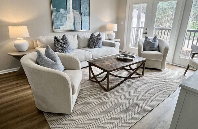 Chic Oxford Condo Getaway with 3 King Suites!