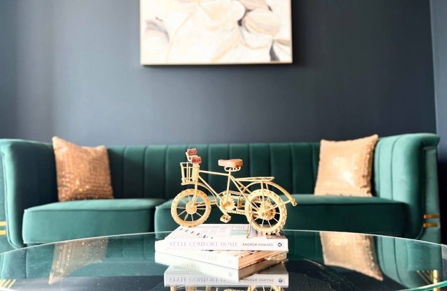 Chic Penthouse Ballston King Bed