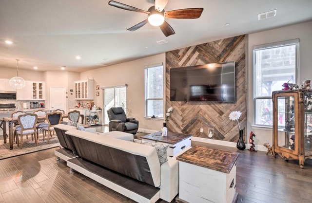 Chic Rowlett Retreat with Views - Walk to Lake!