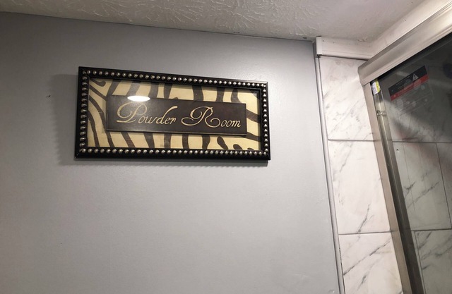Chic studio in brilliant Lawrenceville with AC