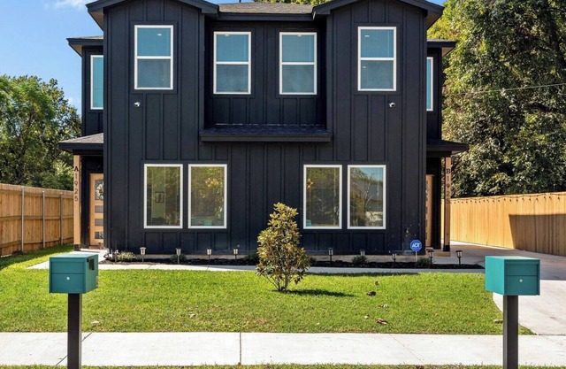 Chic & Stylish Waco Stay Near Baylor & Silos