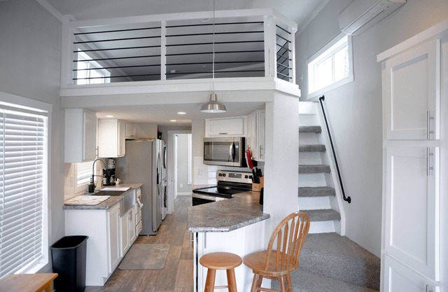 Chic Tiny Home Retreat Near Austin - Serenity Meets Modern Comfort