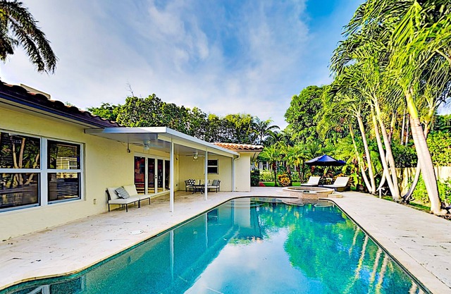 Chic tropical retreat w/ private outdoor pool - walk to beach & dining