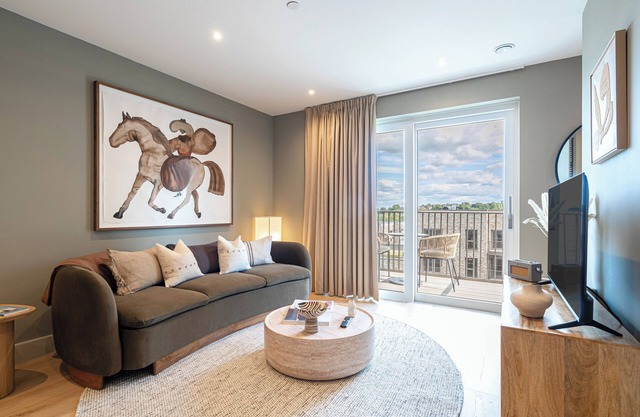 Chic Urban Escape - Studio Apartment, Sleeps 2
