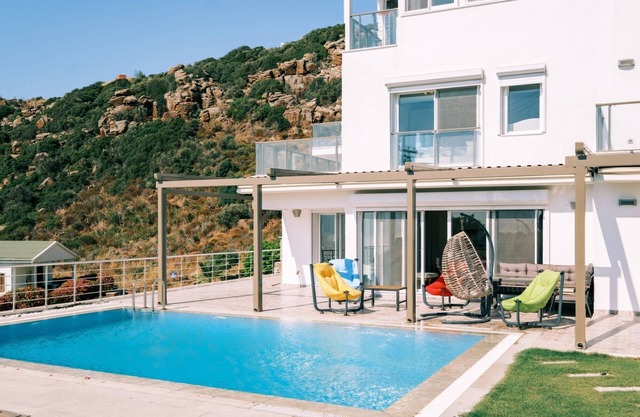 Chic Villa w Patio Pool 3 min to Beach in Bodrum