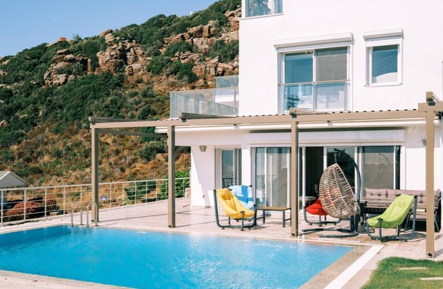 Chic Villa w Patio Pool 3 min to Beach in Bodrum