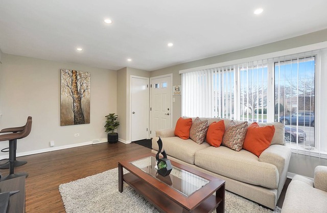 Chicago FHS Rental - Narragansett