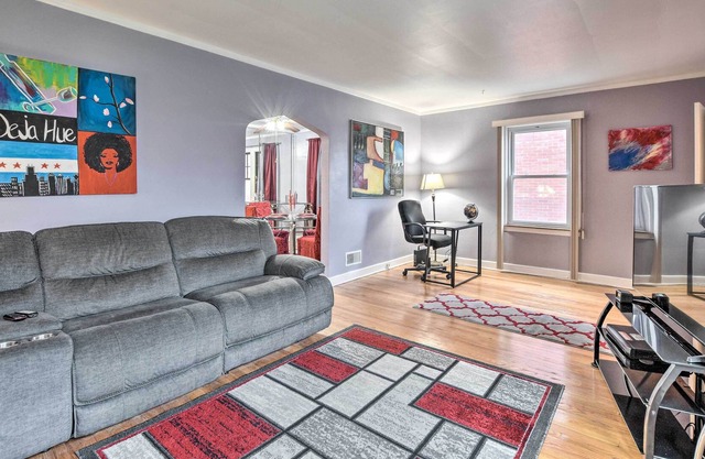 Chicago Home w/ Spacious Yard: 14 Mi to Dtwn