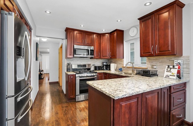 Chicago Rental - W 64th St