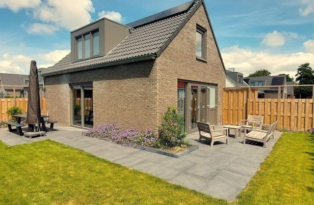 Child-friendly, but above all luxurious holiday home near the sea and dunes. The house is fully equipped.