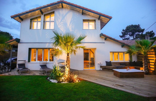 👨‍👩‍👧‍👦👨‍👨‍👧‍👦 Children's paradise! Luxury Garden Villa, Walk to Beach!