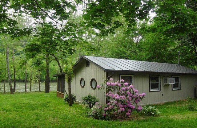 Chill'axin On The Shenandoah River Cabin Rental