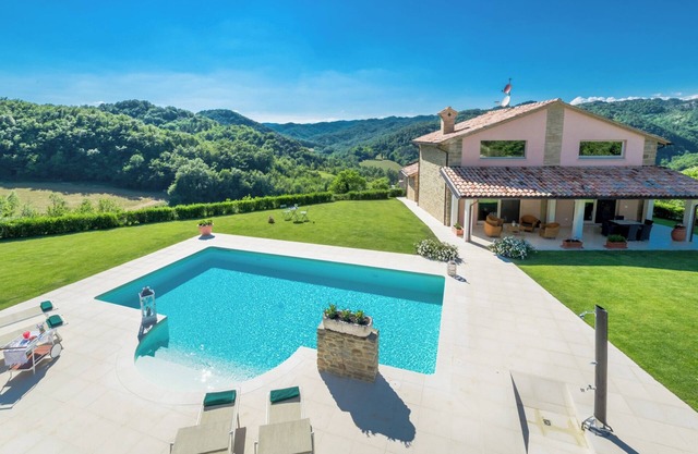 Chipieri 4+2, Emma Villas