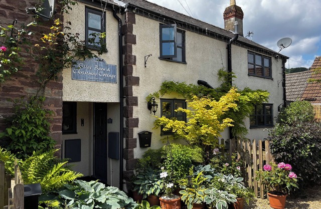 Christmas Cottage Beautiful Two Bedroom Vintage Village Country Cottage.