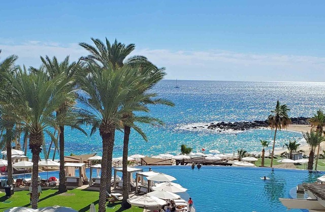 CHRISTMAS SPECIAL 35% Off Luxurious 5-star Oceanfront Resort in Los Cabos Mexico