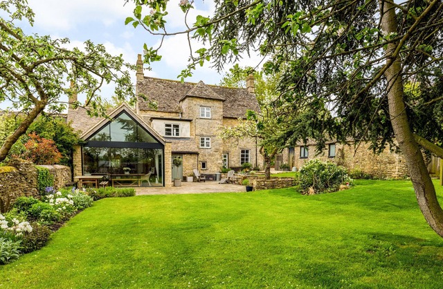 Church Farm House - sleeps 10 guests in 5 bedrooms