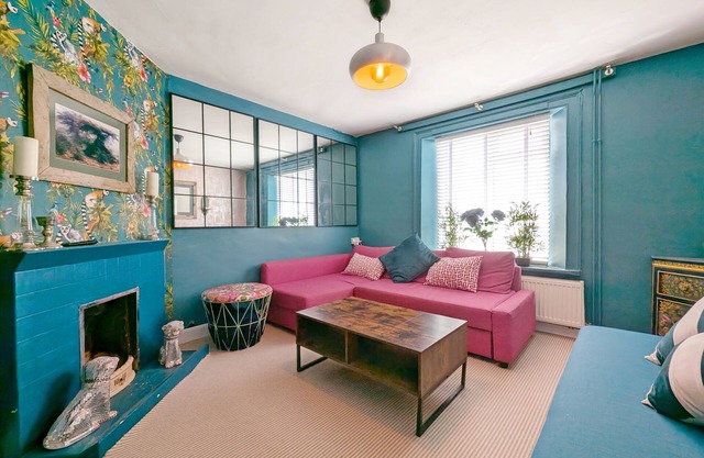 Church Path - a town house that sleeps 6 guests in 2 bedrooms plus sofa bed