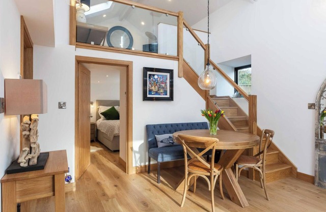 Chygwins Barn - luxury pet free barn conversion near Praa Sands beach, parking