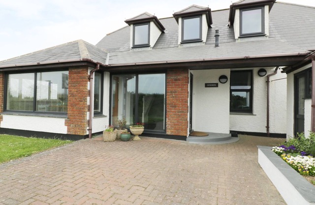 CHYNOWETH, pet friendly, with open fire in Crantock