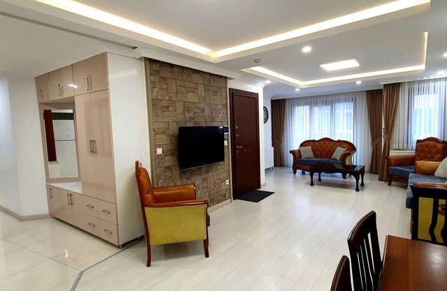 Cihangir Superior Living 3BR: Open Kitchen, 6 Guests, Public Transport Access