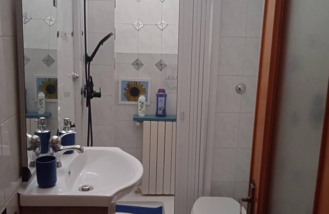 CITY CENTER APARTMENT IDEAL FOR FAMILIES SLEEPS 4 WITH FULL KITCHEN