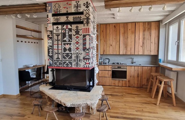 City centre 'Farmhouse in the Sky' designer apt.