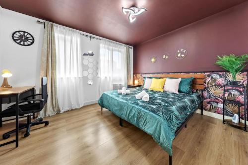 City Flat with a master size bed