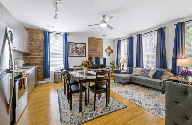 Cityscape 3- Killer Location- Sleeps 14-2 Condos