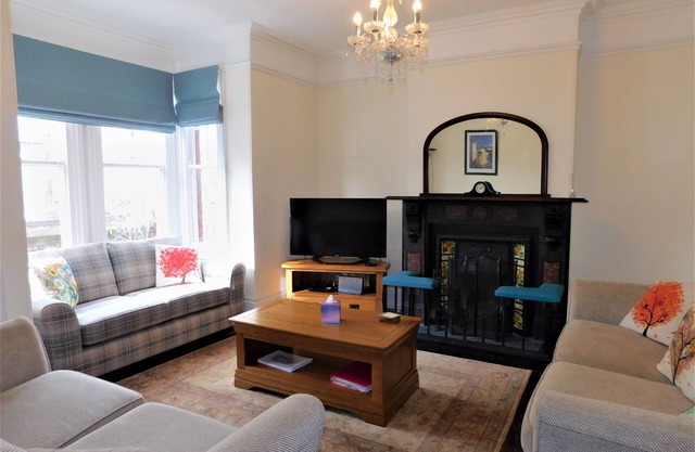 Clarendon - a house that sleeps 10 guests in 5 bedrooms