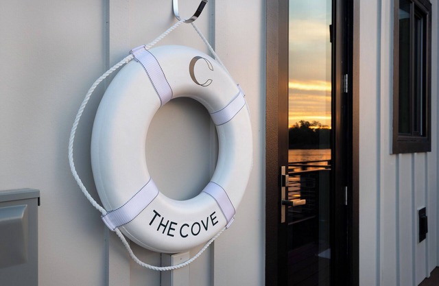 Clarity at The Cove - Charming 2-bedroom houseboat in Wilmington, North Carolina