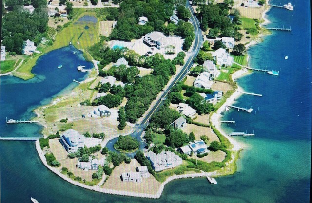 Classic Cape Cod Seaside Cottage for Active Families at tip of Seacoast Shores