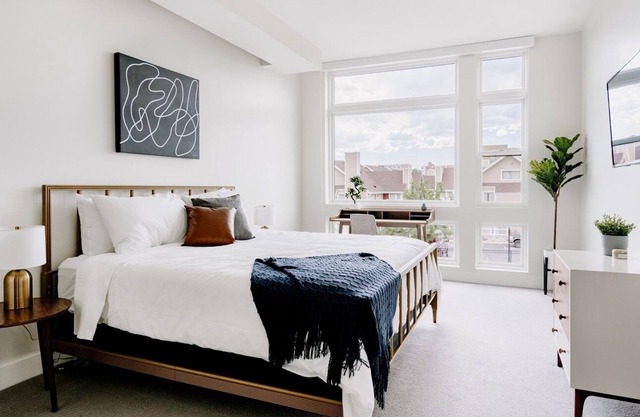 Classic Contemporary Lifestyle Loft | Espadín LoHi