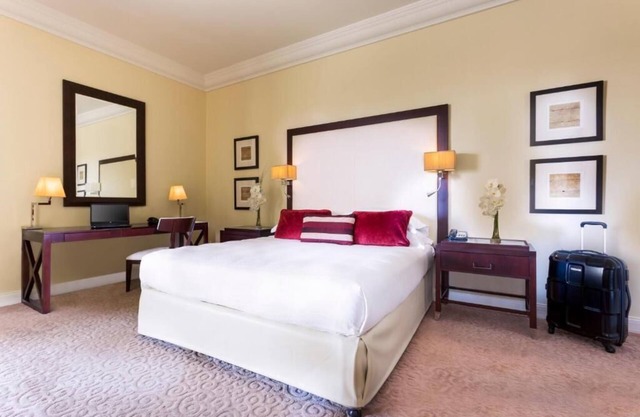 Classic King Room Near Le Royal Club Dubai