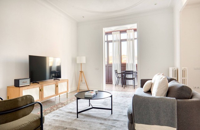 Classic La Dreta de l'Eixample 3BR, nr Paseo de Gracia, by Blueground