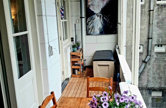 Classic townhouse with nice canal views in centre