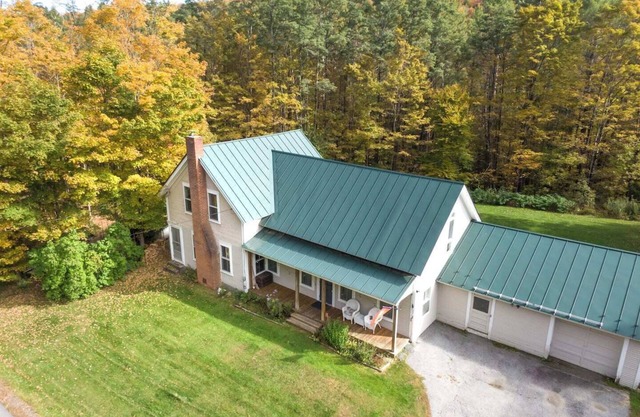 Classic Vermont Farmhouse near Sugarbush Resort
